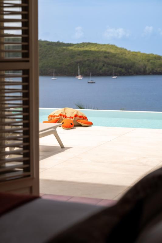20-chambre-parentale-160x200-accès-piscine-anses-arlet (1)